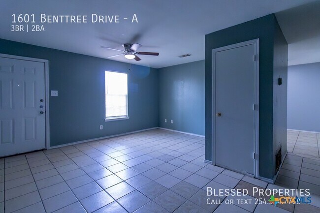 Building Photo - 1601 Benttree Dr