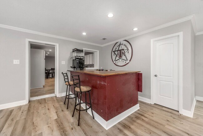 Foto del edificio - Huge 6 Bed in Bryan for Fall 2025 Move In!