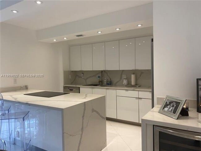 Photo - 121 Crandon Blvd Apartment