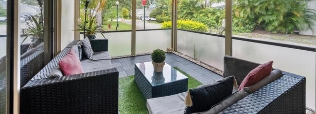 Foto del edificio - 7640 Forest Green Ln