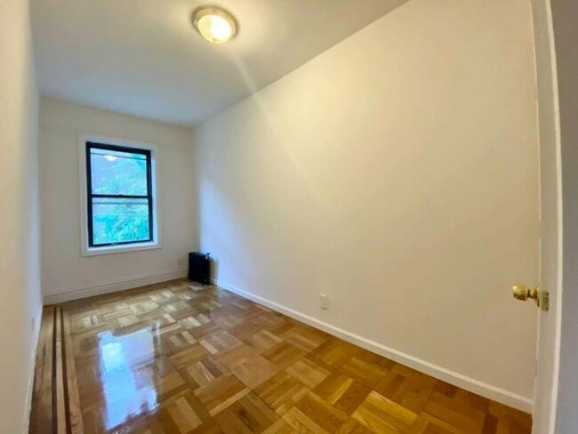 Building Photo - 2 bedroom in BRONX NY 10463