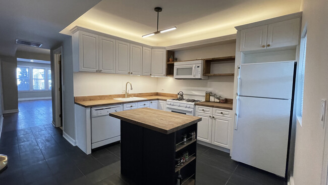 KITCHEN - 2719 W Melrose St