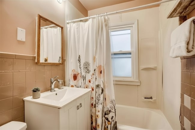 Bathroom - 134 Warwick St SE