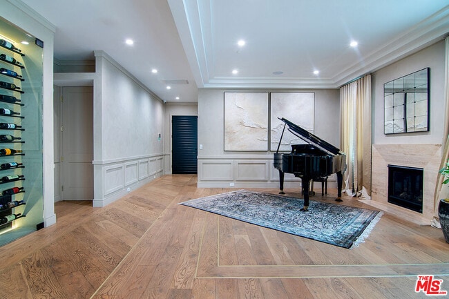Building Photo - 418 N Poinsettia Pl
