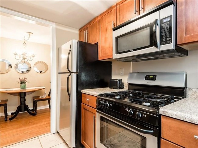 Building Photo - 889 Vedado Way NE