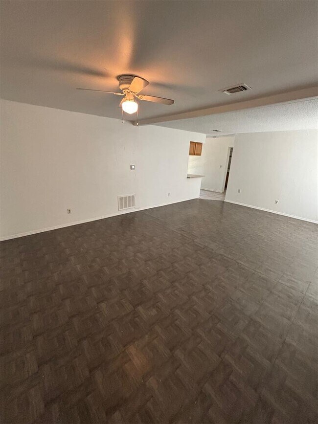 Foto del edificio - 744 N Markwell Ave
