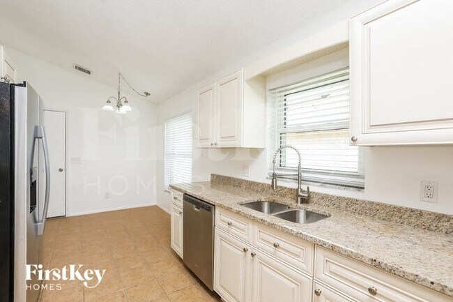 Building Photo - 2673 Debany Rd
