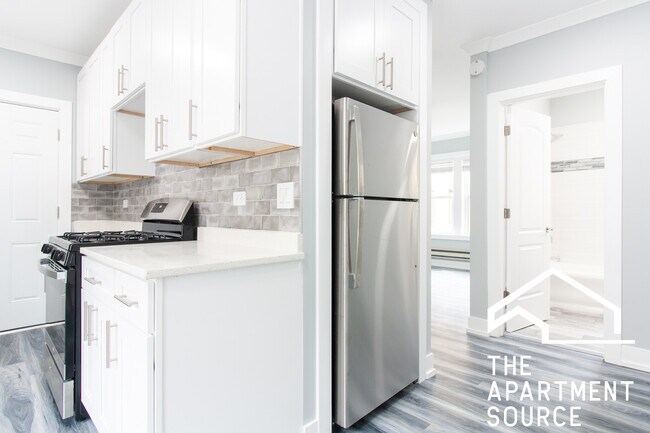 Foto del edificio - 3845 N Greenview Ave