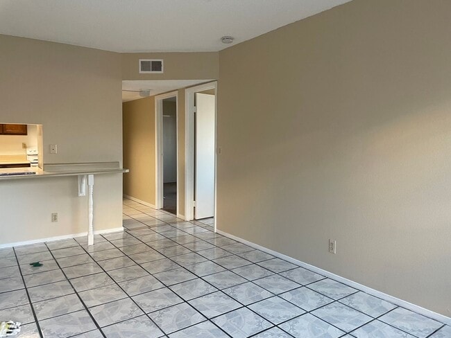 Building Photo - BEAUTIFUL AND AFFORDABLE 2 BEDS 1  BATH APARTMENT AVAILABLE FOR RENT !!!