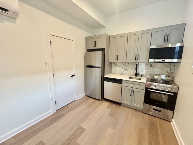 Photo - 2725 W Girard Ave (LO) Apartment