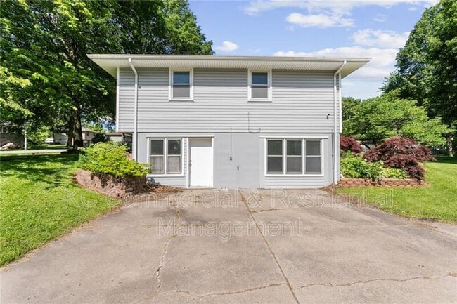 Building Photo - 912 NE 113 St