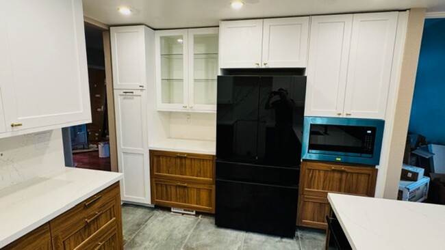 Building Photo - Remodeled Wellington 3 bed/2 bath end unit...