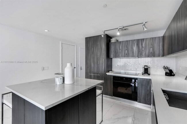 Foto del edificio - 3131 NE 7th Ave