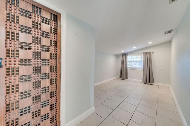 Foto del edificio - 5900 N Farragut Dr