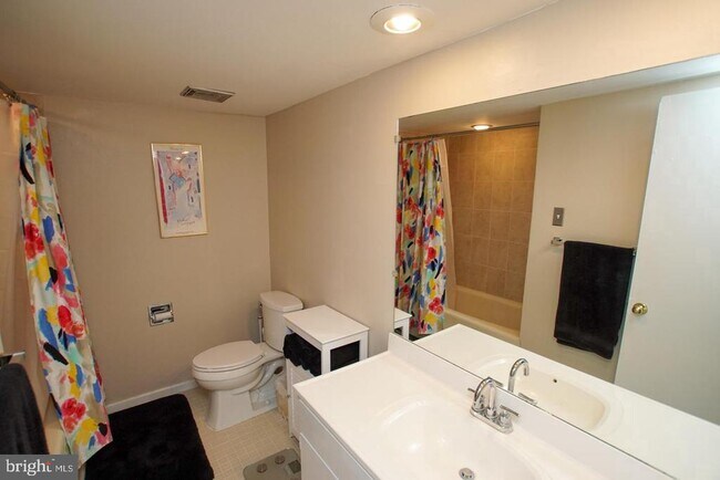 Building Photo - 37A Tahoe Dr