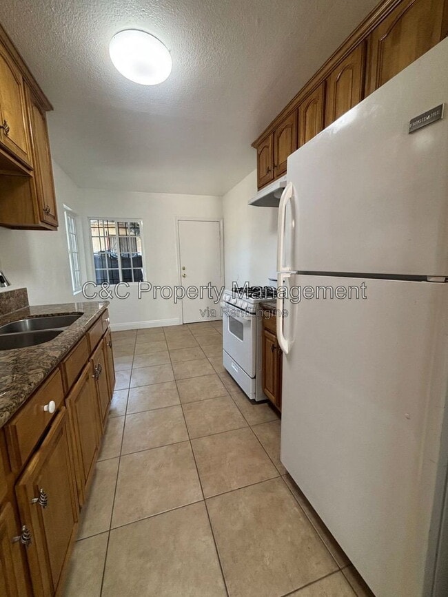 Building Photo - 1143 W 91st St