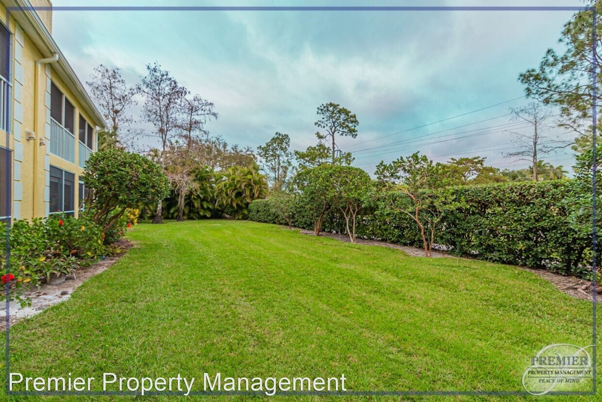 2377 Kings Lake Blvd in FL, Naples, image size:1240x827