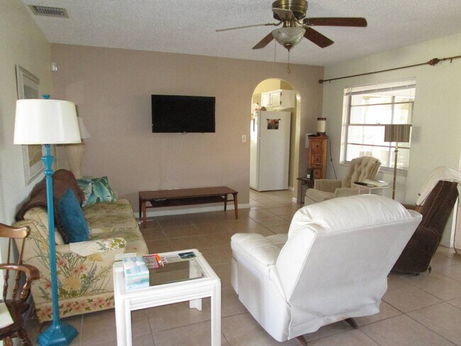 Foto del edificio - 2641 Greenacre Dr