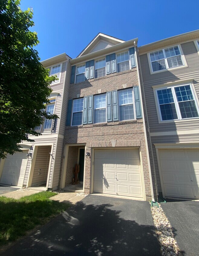 Photo - 15651 John Diskin Cir (Woodbridge, VA)