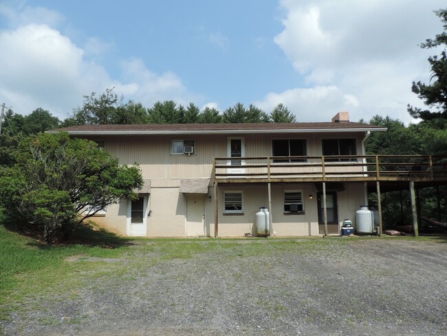 Foto del edificio - 109 Forest Lake Ln