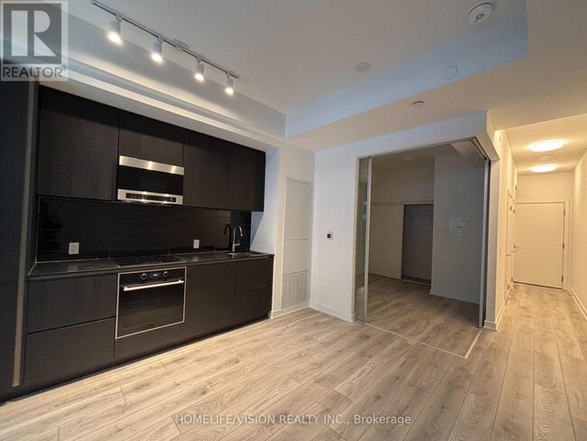 Photo du bâtiment - 110 Broadway Ave