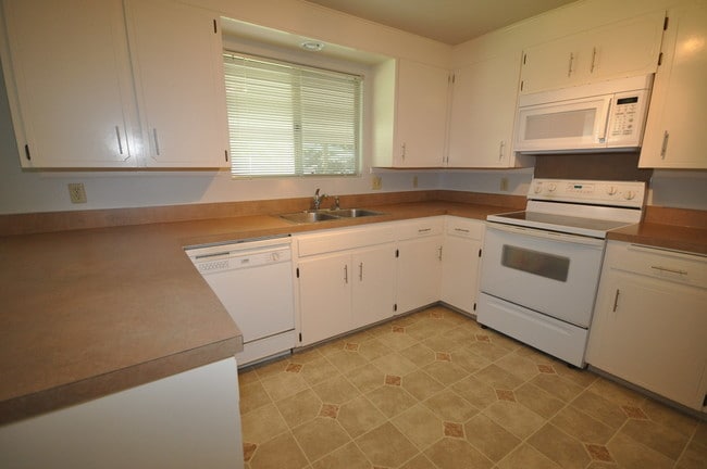 Building Photo - 3754 N Pepperwood Dr