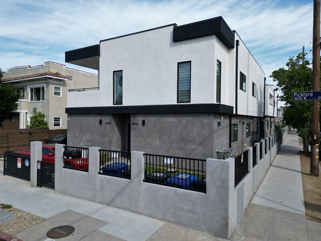 Foto principal - 4601 Pickford St