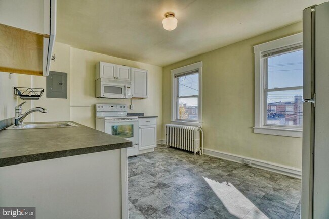 Building Photo - 414 Elrino St