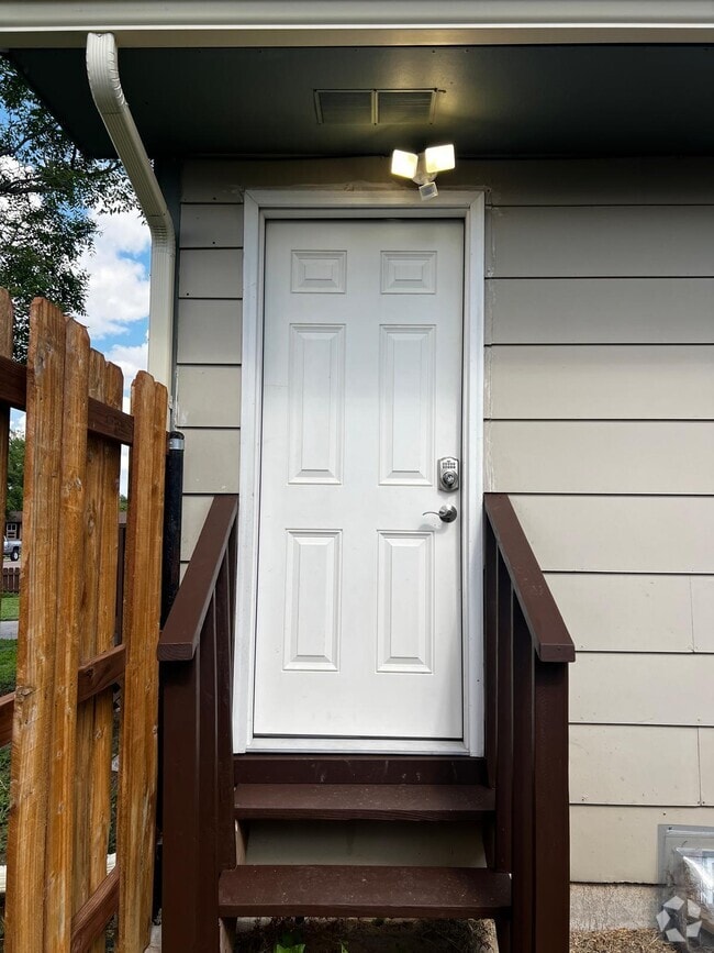 Building Photo - 506 W Meeker Dr