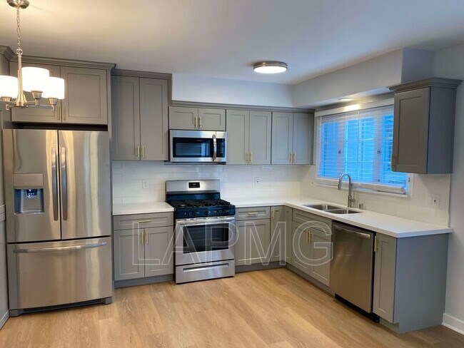 Foto del edificio - 9026-9032 Rangely Ave