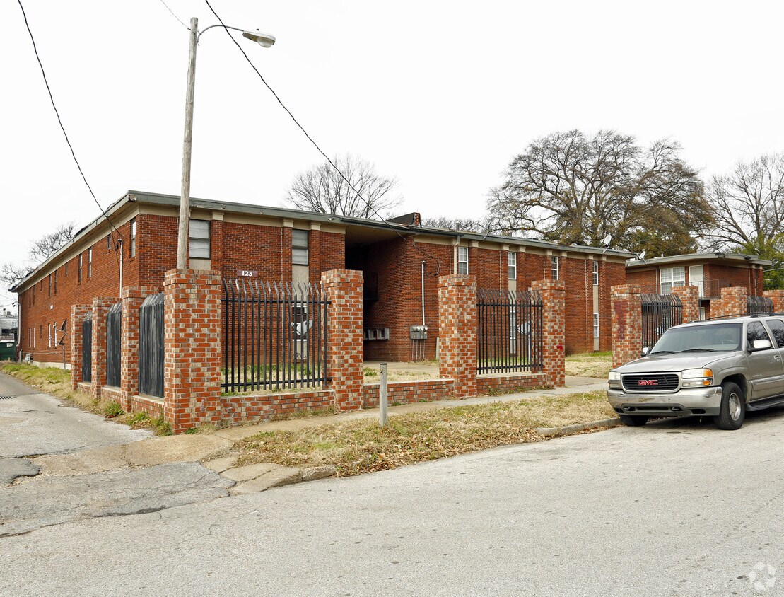 Primary Photo - 123-131 N Bingham St