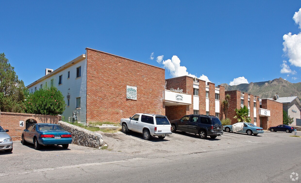 Foto del edificio - 5228-5232 Carousel Dr