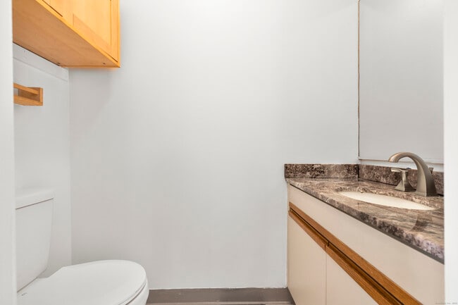 Building Photo - 233 Derby Ave