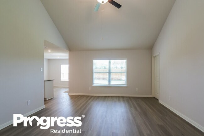 Building Photo - 10471 Red Cardinal Dr NE