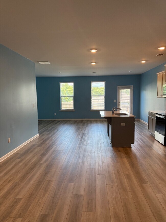 Building Photo - 2763 Jansen Ave