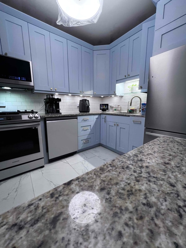 Photo - 550 W Surf St Apartment