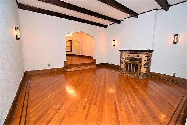 Foto del edificio - 116-26 Park Ln S