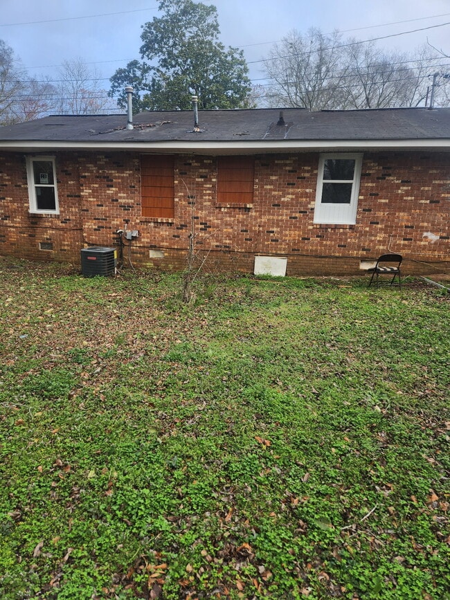 Building Photo - 8 Tuxedo Ave