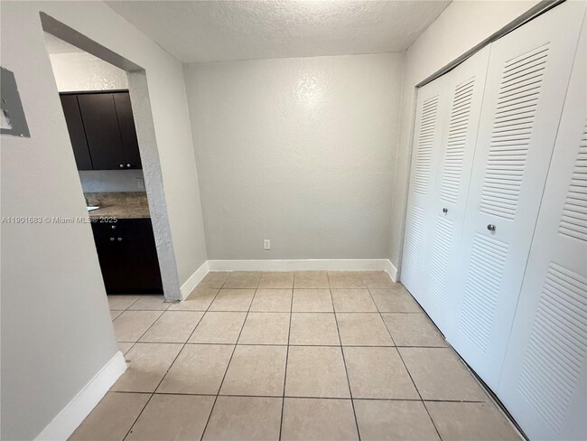 Building Photo - 2129 Davie Blvd
