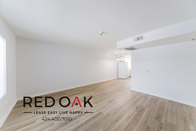 Building Photo - 615 N Juanita Ave