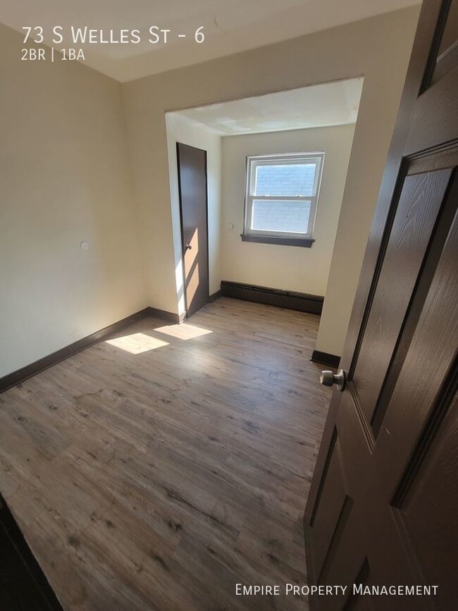 Building Photo - Under New Management! 2 bedroom/ 1 bathroo...