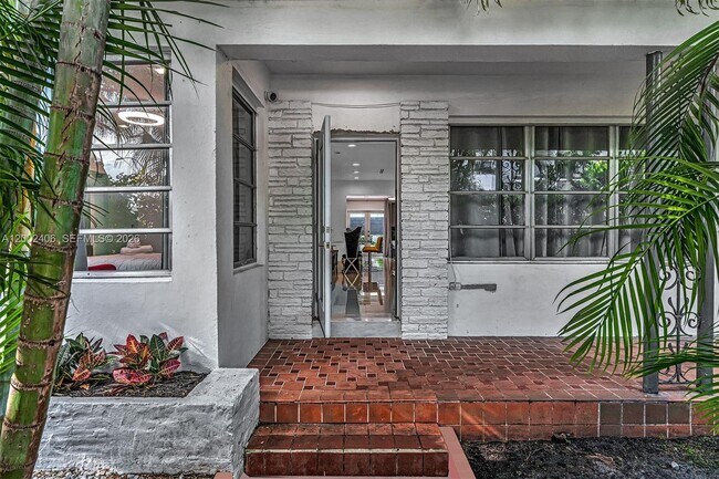 Foto del edificio - 1002 10th St