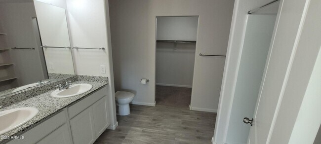 Foto del edificio - 640 Vista Del Rio Ct