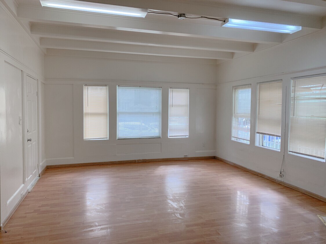 Foto principal - 1141 S Lake St