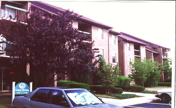 Building Photo - Summer Ridge Condominiums