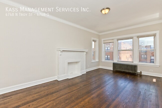Foto del edificio - 4748 N Troy St