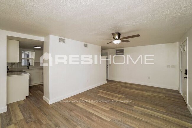 Foto del edificio - 6400 Gainsboro Dr