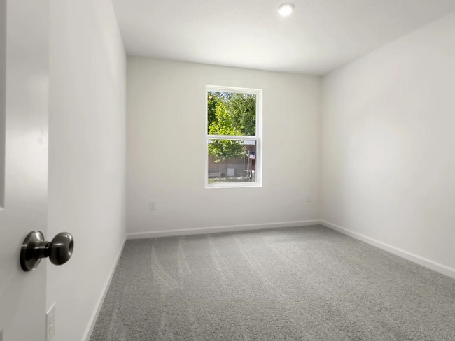 Building Photo - 115 Tiger Lily Ln