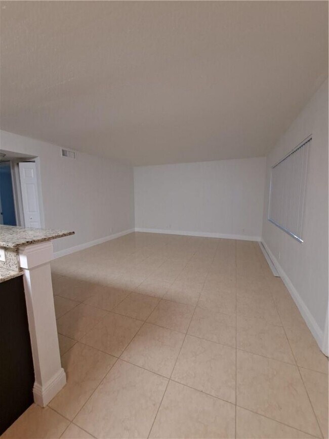 Building Photo - 9838 Nob Hill Ct