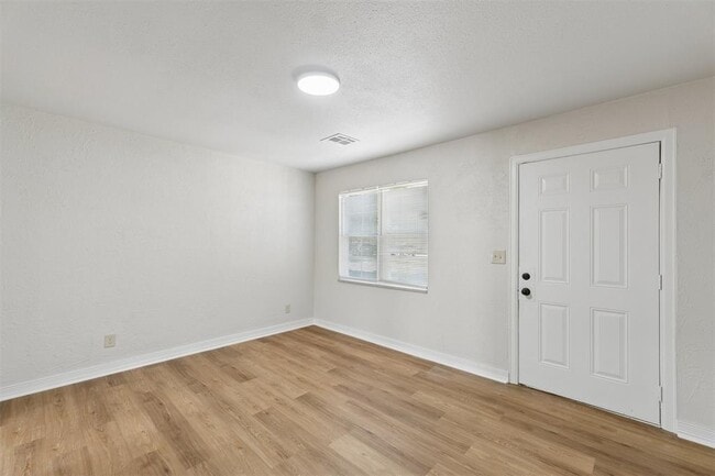 Building Photo - 912 SW 48th St
